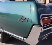 Load image into Gallery viewer, OER Diecast Quarter Panel Script Emblem For 1967 Buick Skylark Models