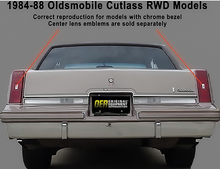 Load image into Gallery viewer, OER Tail Lamp Assembly Set Without Emblems For 1984-1988 Oldsmobile Cutlass