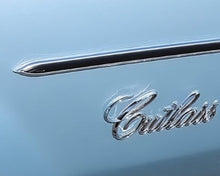 Load image into Gallery viewer, OER Diecast Front Fender Emblem Set For 1971-1977 Cutlass and 1971-1972 F85