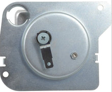 Load image into Gallery viewer, OER Reproduction In-Dash Clock with Quartz Movement For 1968-1974 Chevrolet Nova