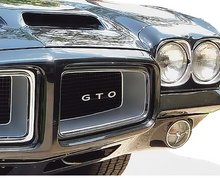 Load image into Gallery viewer, OER Zinc Diecast Grille Nameplate Emblem For 1972 Pontiac GTO Models