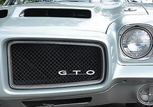 Load image into Gallery viewer, OER Zinc Diecast Grille Nameplate Emblem For 1971 Pontiac GTO Models