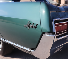 Load image into Gallery viewer, OER Diecast Quarter Panel Script Emblem For 1967 Buick Skylark Models
