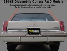 Load image into Gallery viewer, OER Tail Lamp Assembly Set Without Emblems For 1984-1988 Oldsmobile Cutlass
