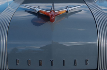 Load image into Gallery viewer, Diecast Hood and Trunk Letter Set For 1955 Pontiac Models Made in the USA
