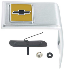 Load image into Gallery viewer, OER 3 Piece Aluminum Cab Molding Set For 1981-1986 Chevy Pickup Trucks
