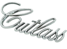 Load image into Gallery viewer, OER Diecast Front Fender Emblem Set For 1971-1977 Cutlass and 1971-1972 F85
