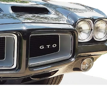 Load image into Gallery viewer, OER Zinc Diecast Grille Nameplate Emblem For 1972 Pontiac GTO Models
