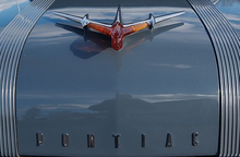 Load image into Gallery viewer, Diecast Hood or Trunk Letter Set For 1955 Pontiac Models Made in the USA
