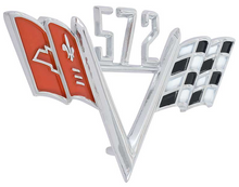 Load image into Gallery viewer, OER Custom 572 Crossed Flag Front Fender Emblem Set For Chevy Car and Trucks
